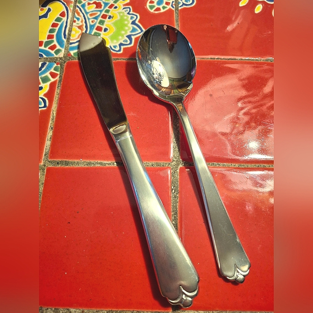 Wallace Silversmiths "Lotus" Satin Stainless Master Butter Knife & Sugar Spoon